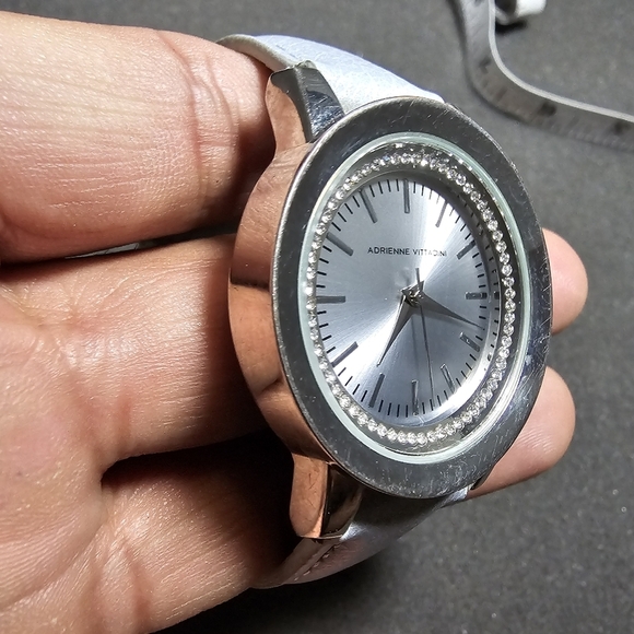 adrienne vittadini Ladies Quartz Fashion Watch Working AD11261 Silver Tone shows - Picture 5 of 9